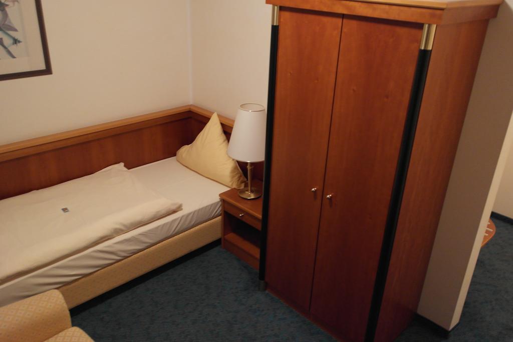 Hotel Jahnhaus Langenfeld  Bilik gambar