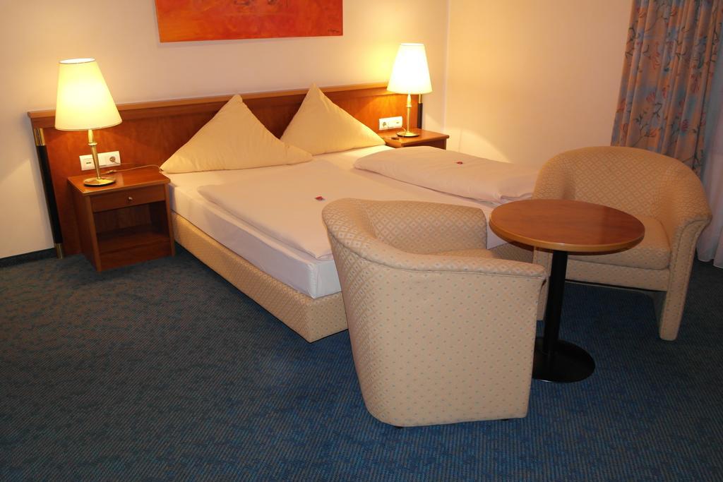 Hotel Jahnhaus Langenfeld  Bilik gambar
